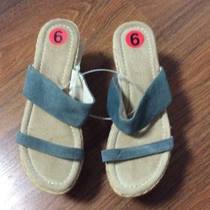 Elizabeth and James sz 6 suede and leather sandal
