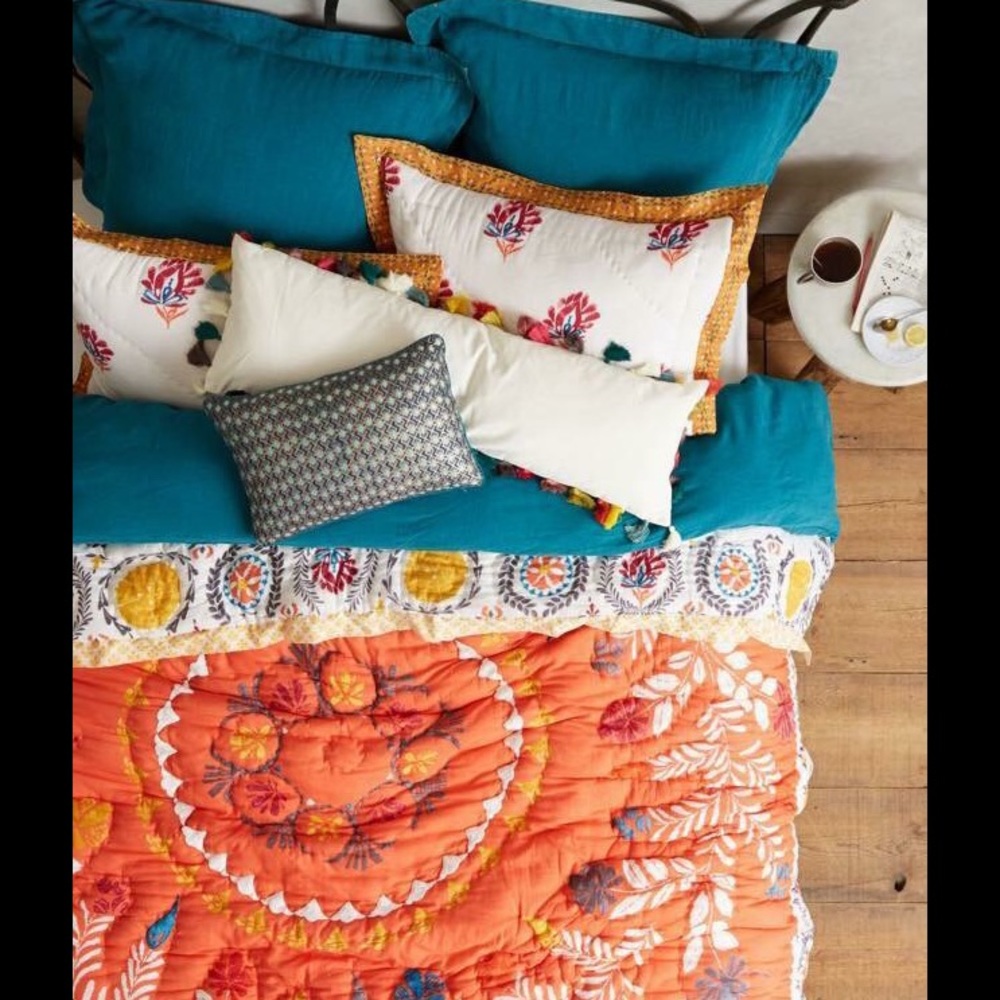 Anthropologie Queen Comforter set