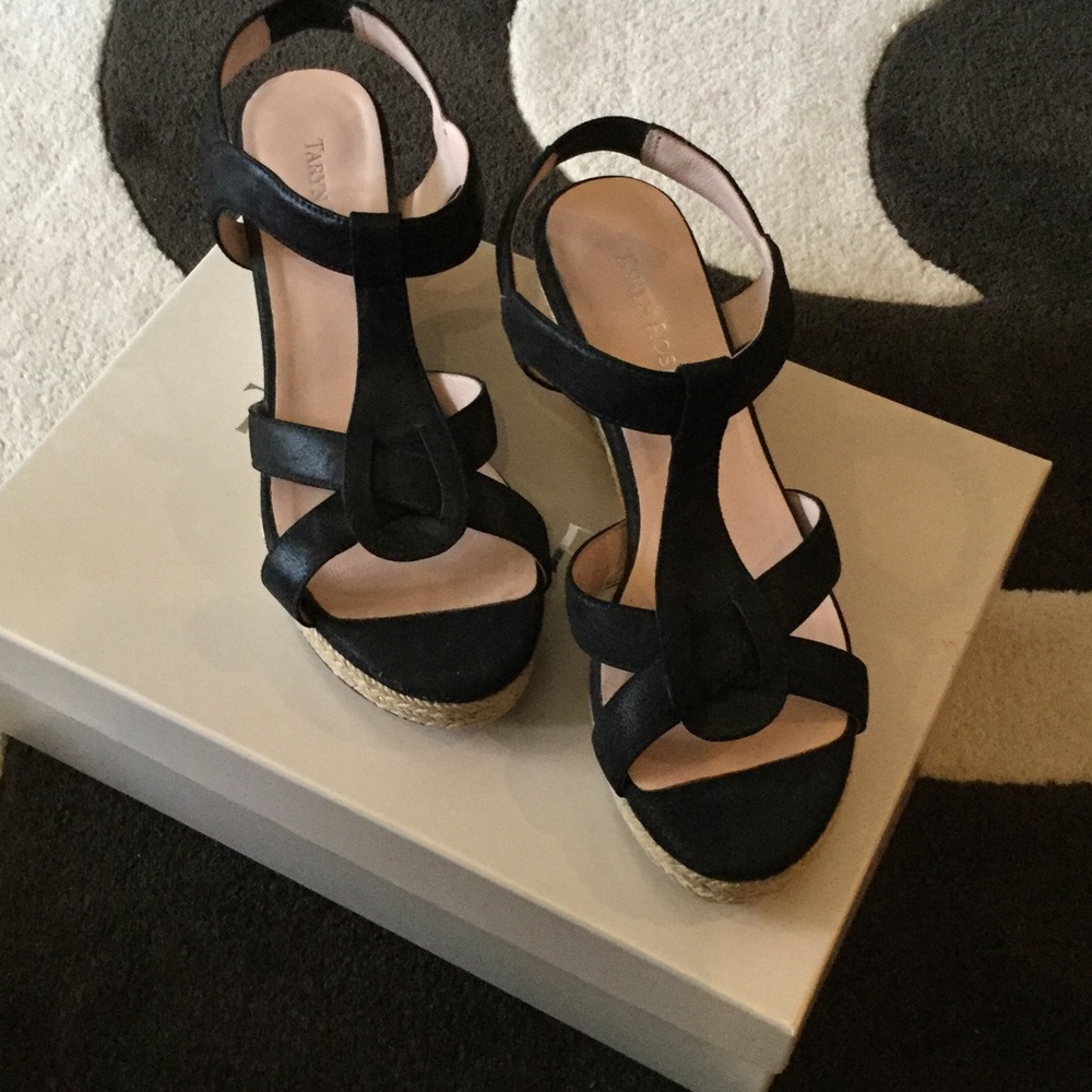 Black Criss Cross Wedge