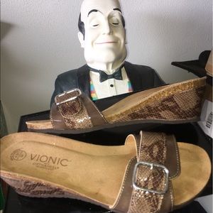 Vionic Size 9 shoes