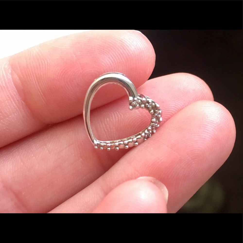 ❌ SOLD 10k white gold and diamond heart pendant