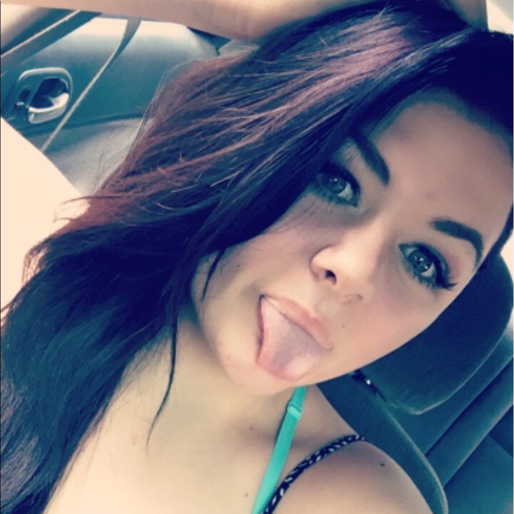 Meet your Posher, Crystal