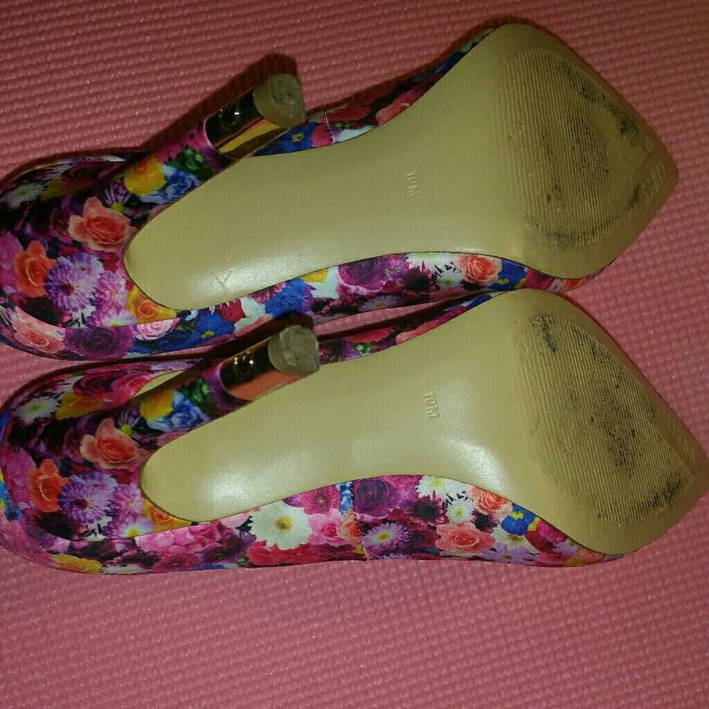 guess heels - Picture 4 of 4
