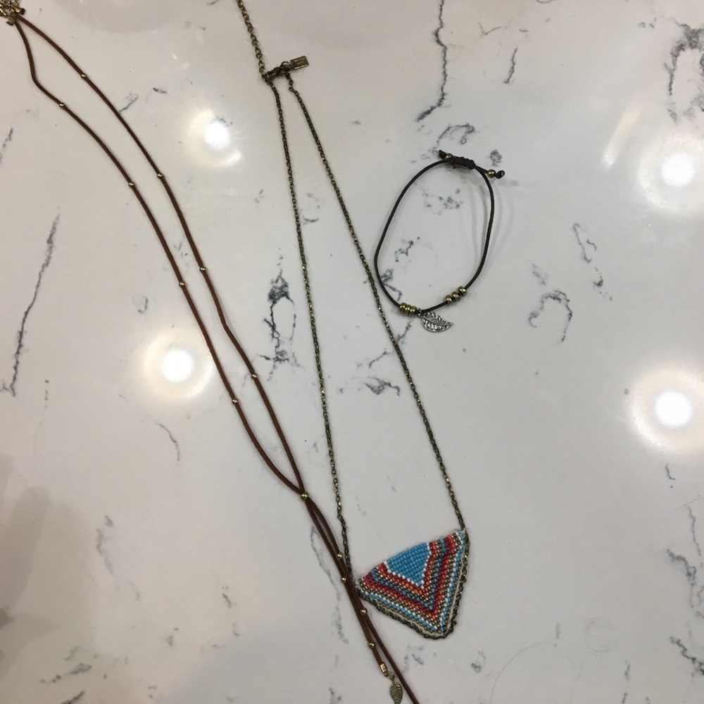 Bundle of necklaces and a bracelet!!