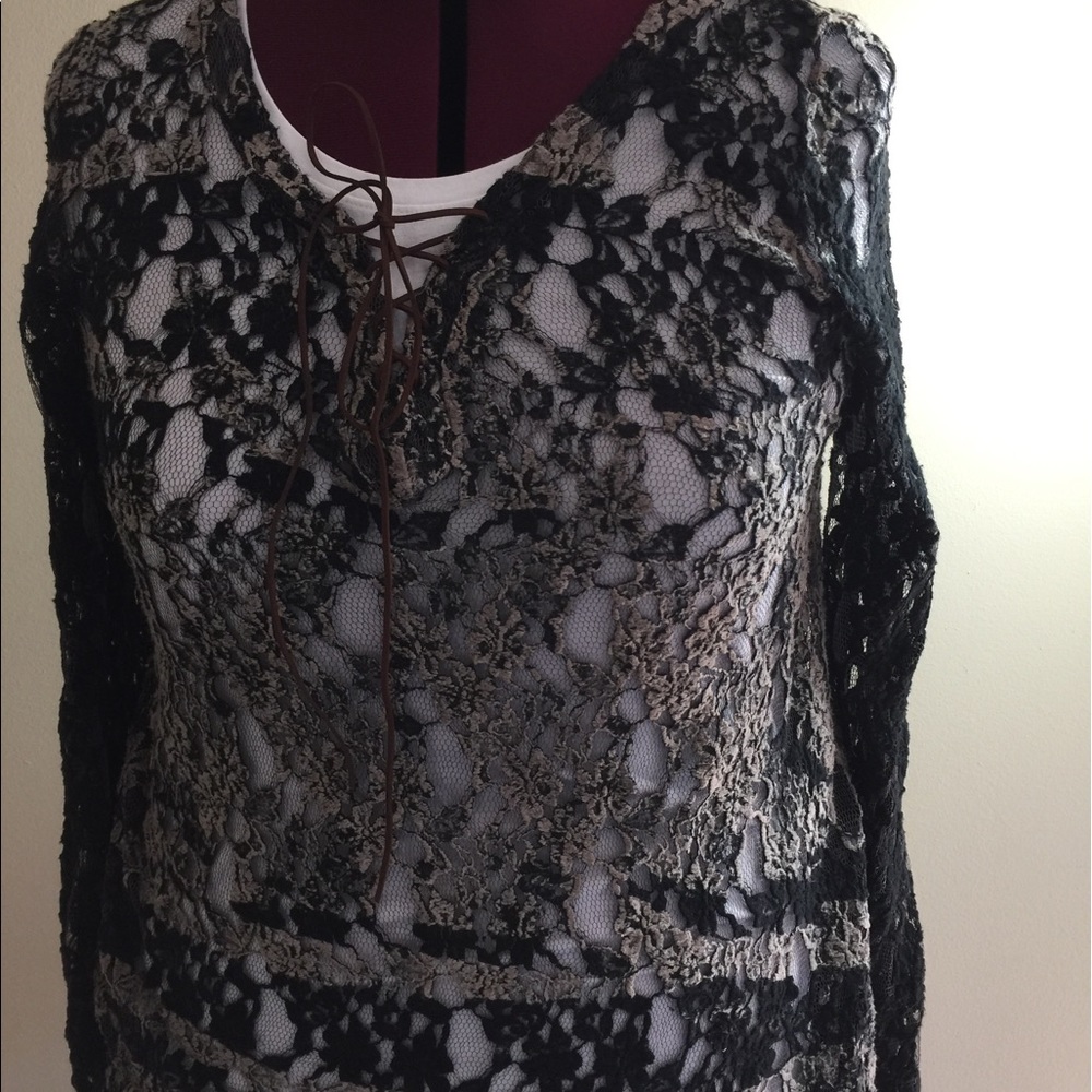 T party lace long sleeve shirt