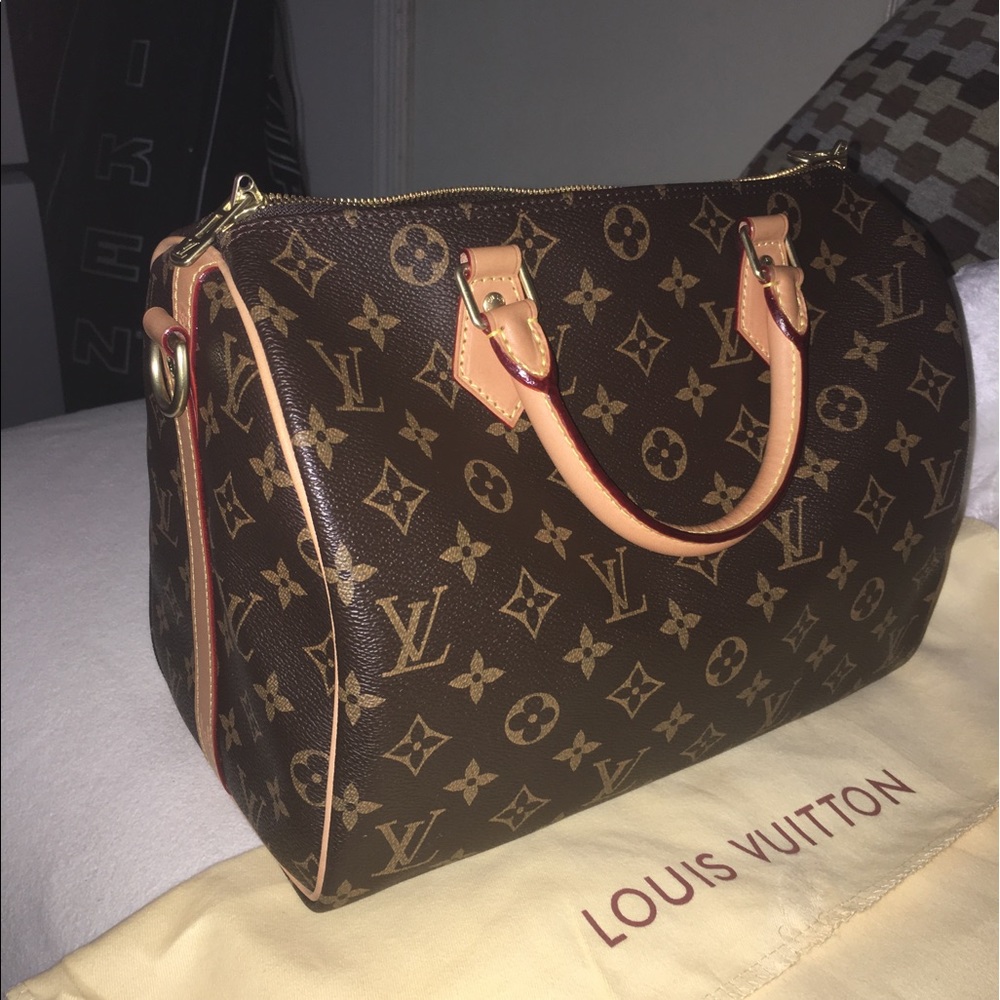 LV Speedy 30 with shoulder strap.