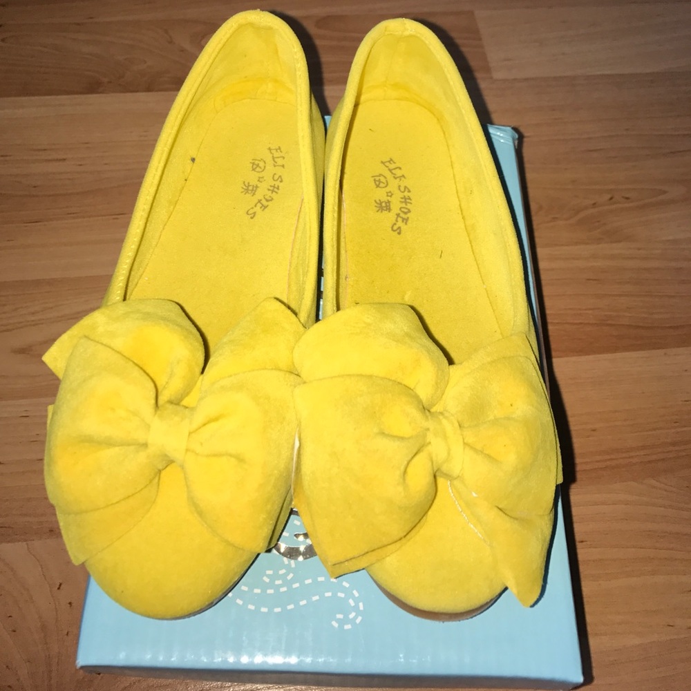 Yellow bow flats