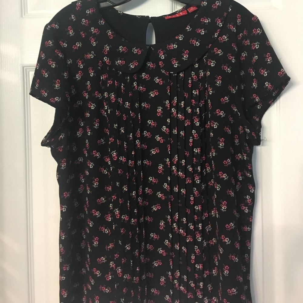 Short sleeve, Peter Pan collar blouse