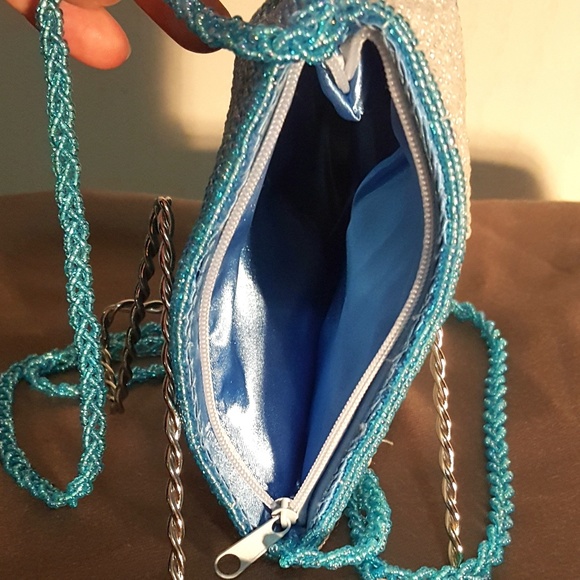 GORGEOUS HAND-BEADED PURSE - Picture 3 of 3