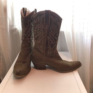 Brown cowgirl boots with white stitching.