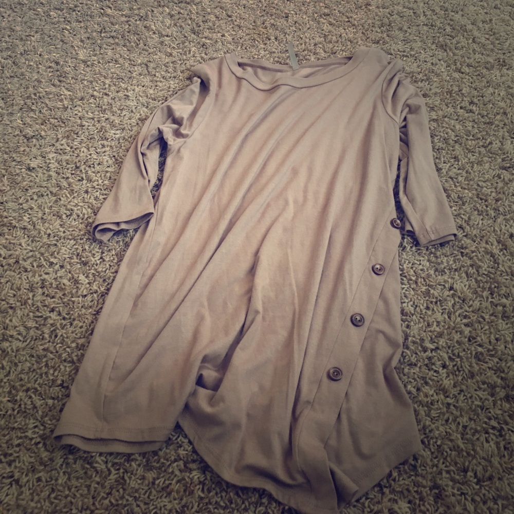 3/4 sleeve top with side buttons
