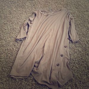3/4 sleeve top with side buttons