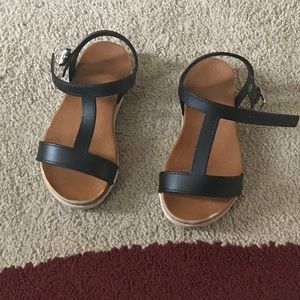 Girl's sandals