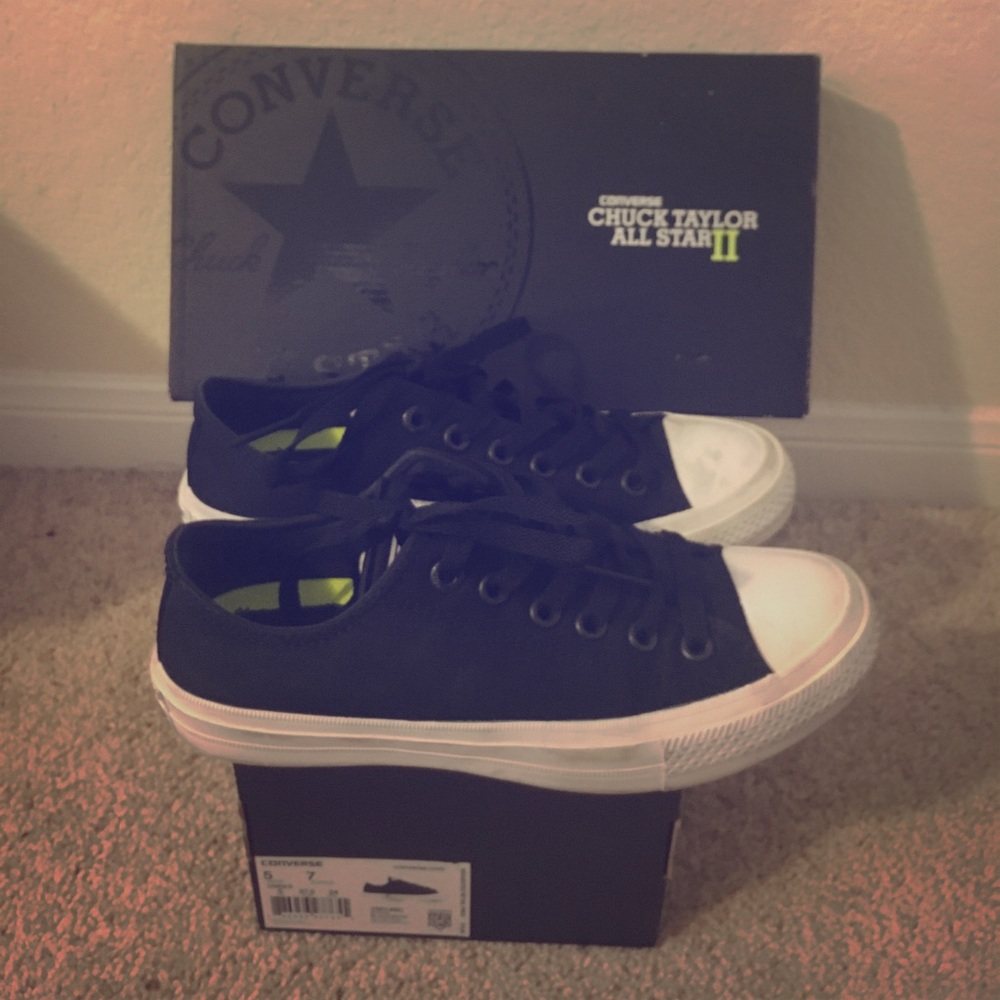 Converse Chuck 2!! 7 women's