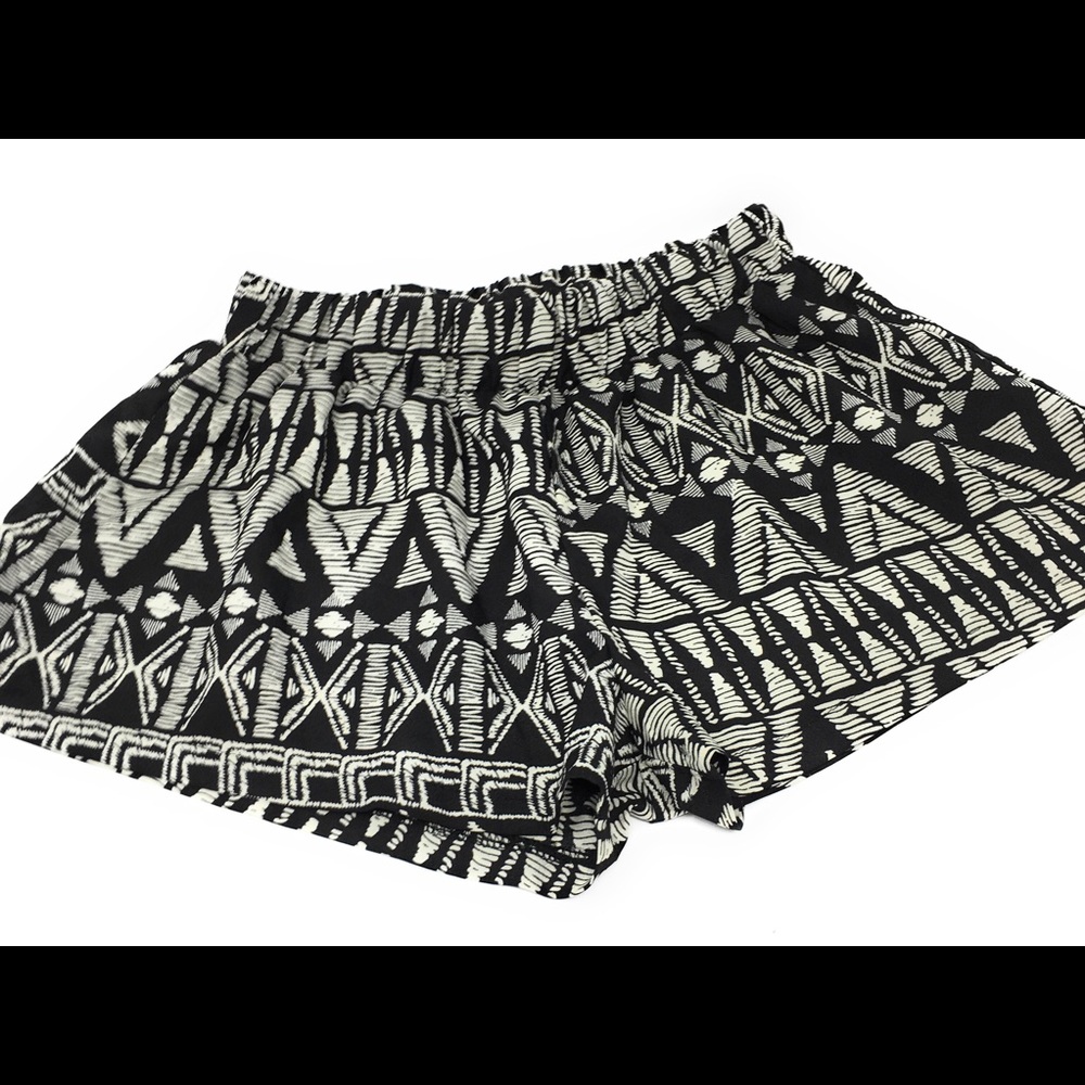 Papaya Shorts Black White Geo Print Size Medium