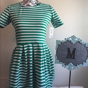 NWT medium Amelia lularoe