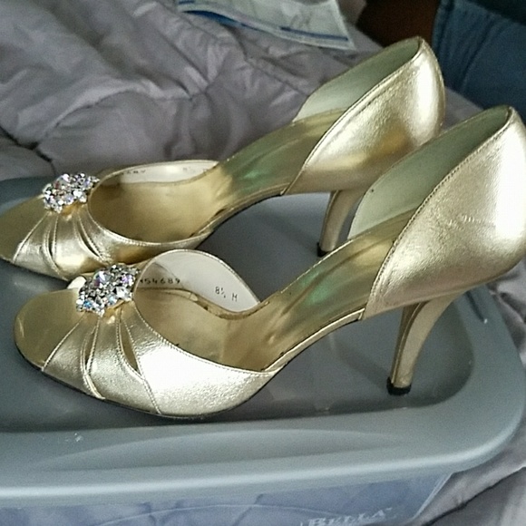 Stuart Weitzman - Picture 3 of 4