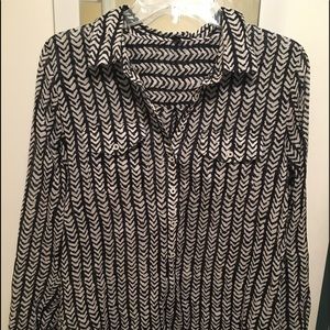 JCrew light weight patterned top Small