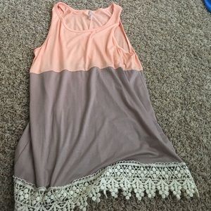 Color block tank with lace on bottom