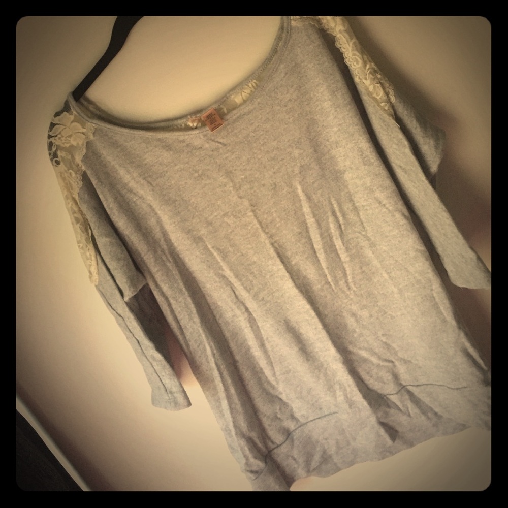 3/4 top with lace on the back!