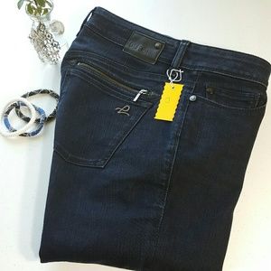 💙NEW LOW PRICE!!💙DL 1961 "JESSICA" SKINNY JEANS