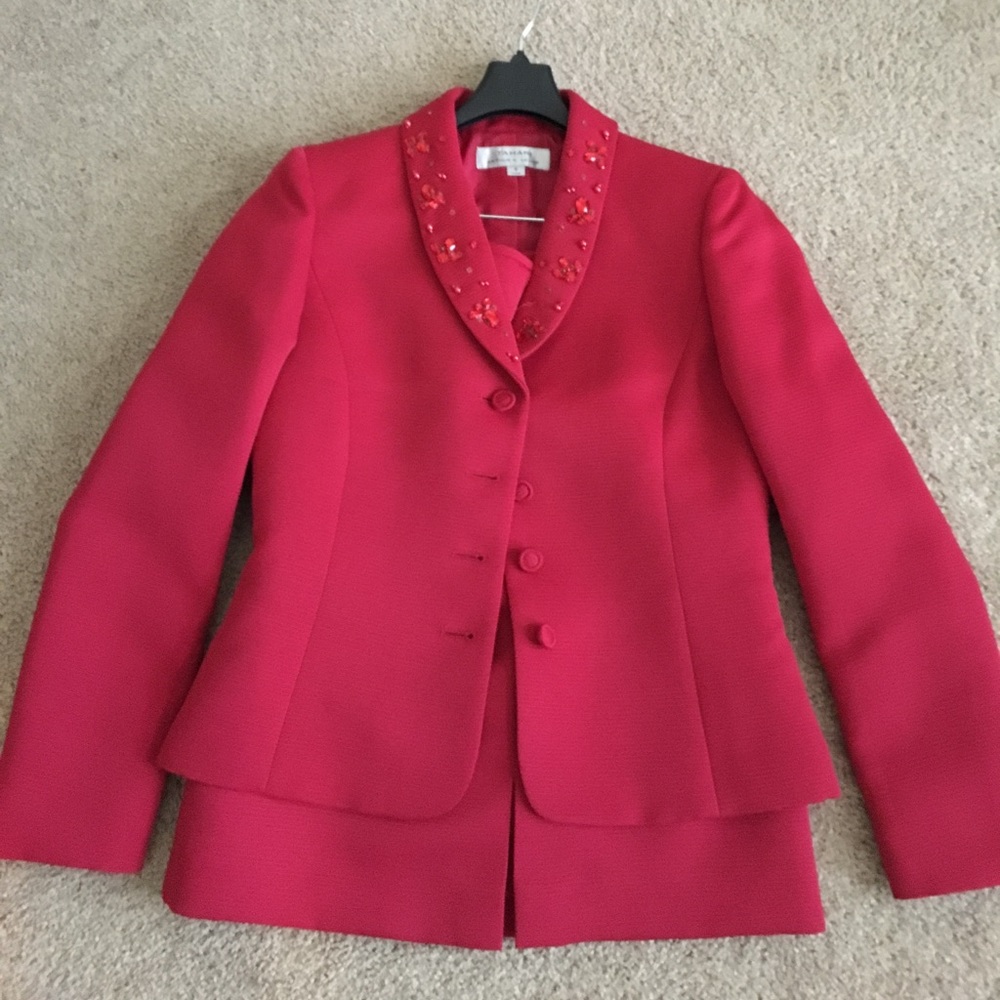 Tahari suit with skirt