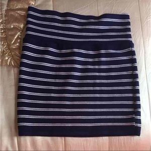 🦄5 for $25 sale🦄Navy Blue white Bodycon skirt