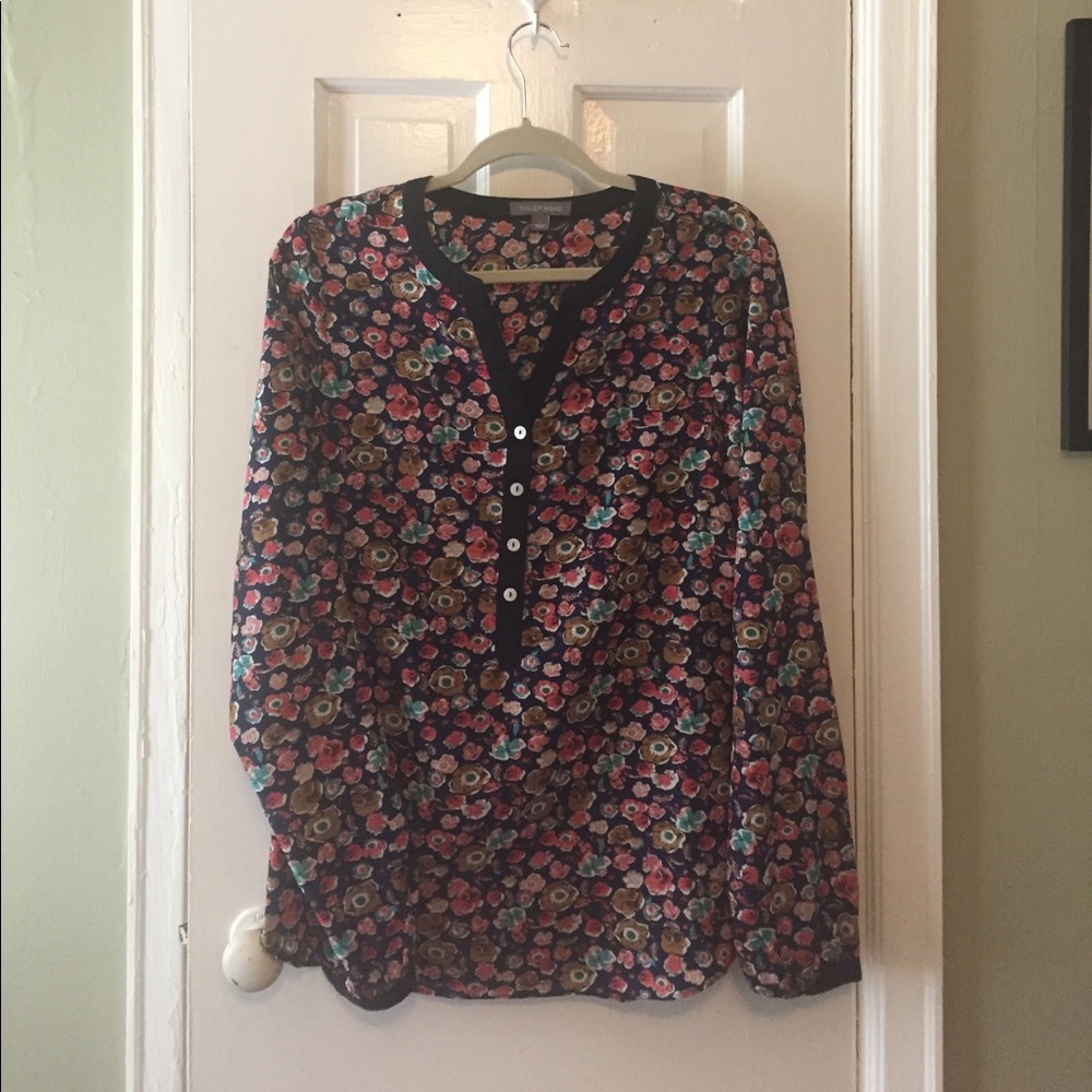 Tinley Road size L floral blouse