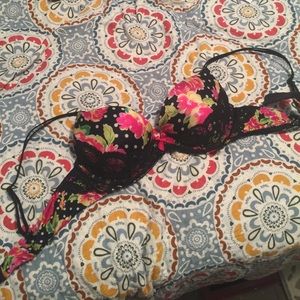 VS push up bra. Worn 3-4 times. Size 36B