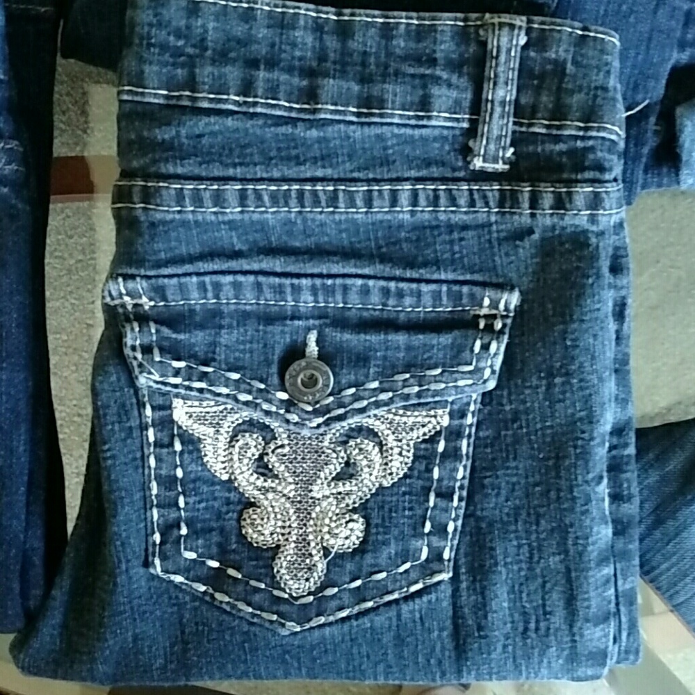 JEANS, JEANS & MORE JEANS! 😘 - Picture 7 of 8