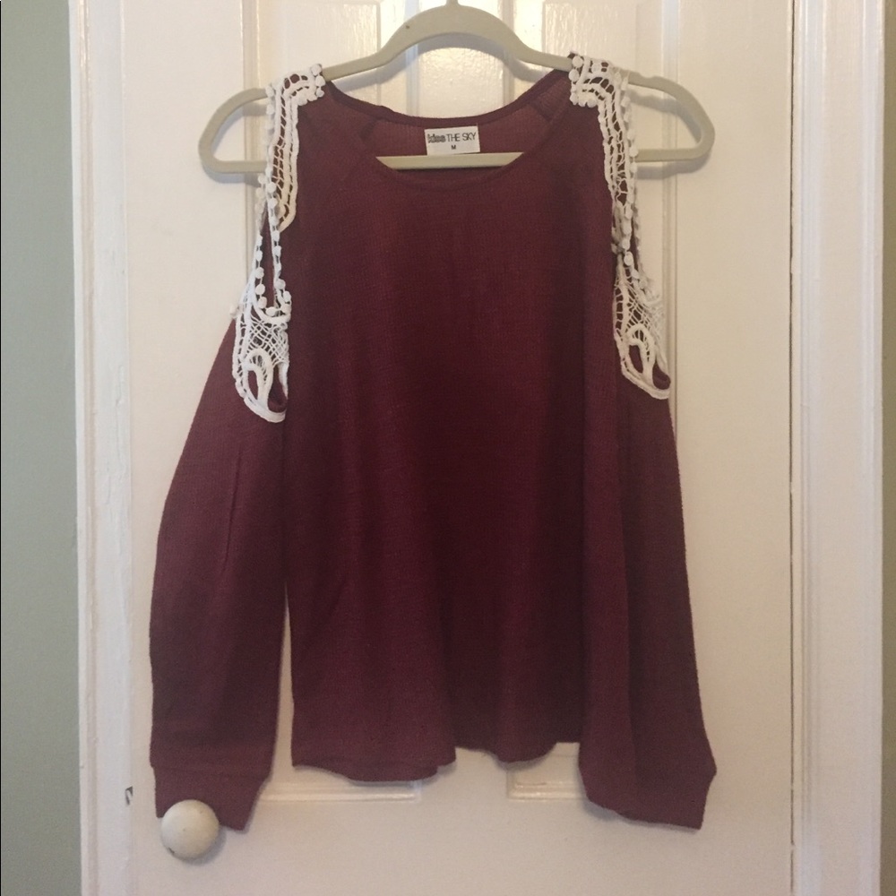 Kiss the sky size m cold shoulder top