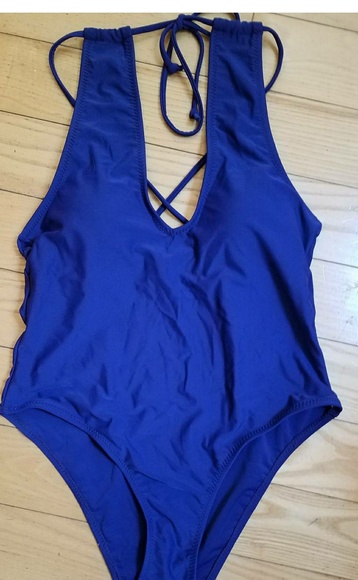 Flattering one-piece bathing suit! - Picture 5 of 5
