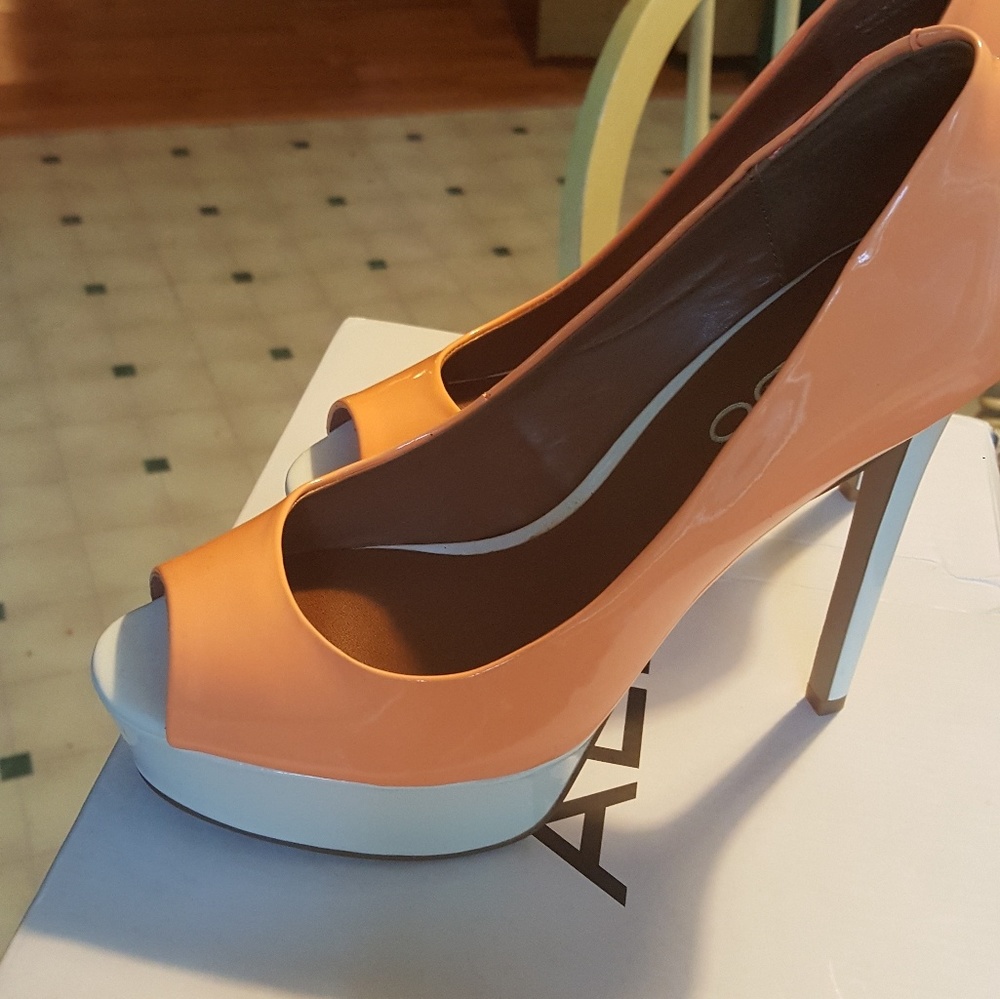Aldo peach and white pumps new with box