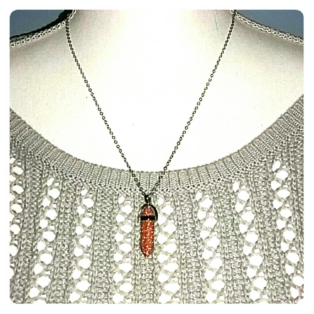 BNWOT Crystal necklace