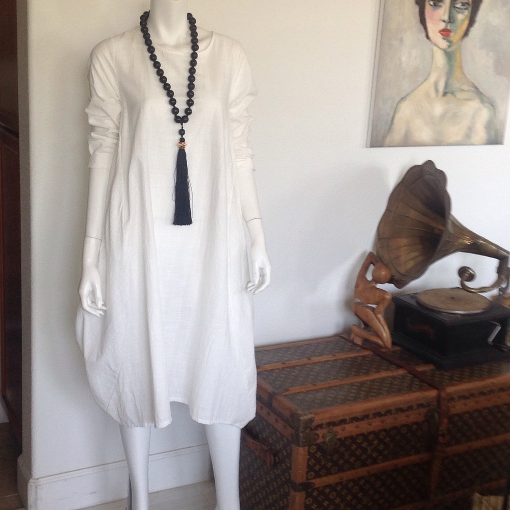 While cotton balloon dress