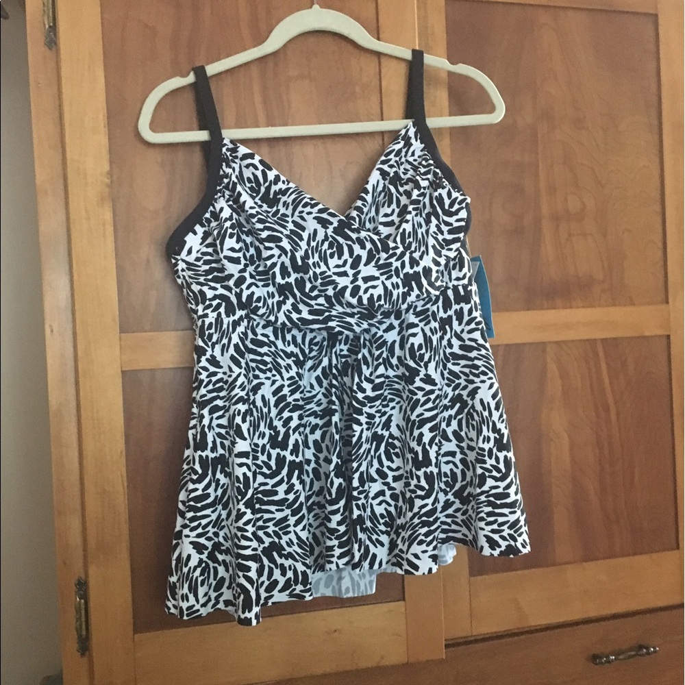 NWT Swim tankini top