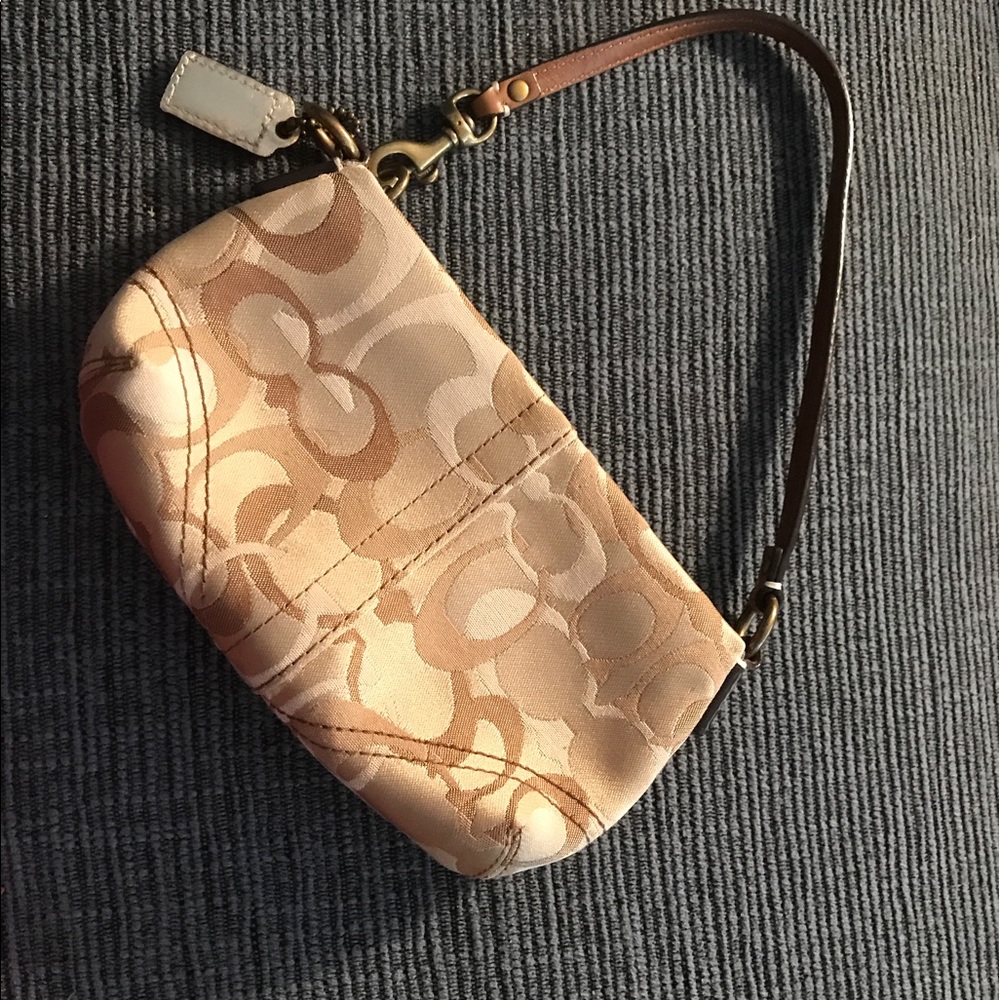 Coach Wristlet !!