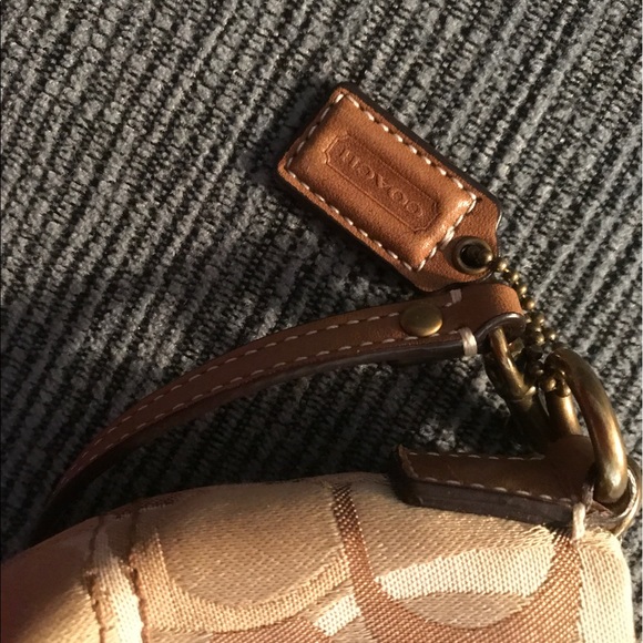 Coach Wristlet !! - Picture 2 of 4