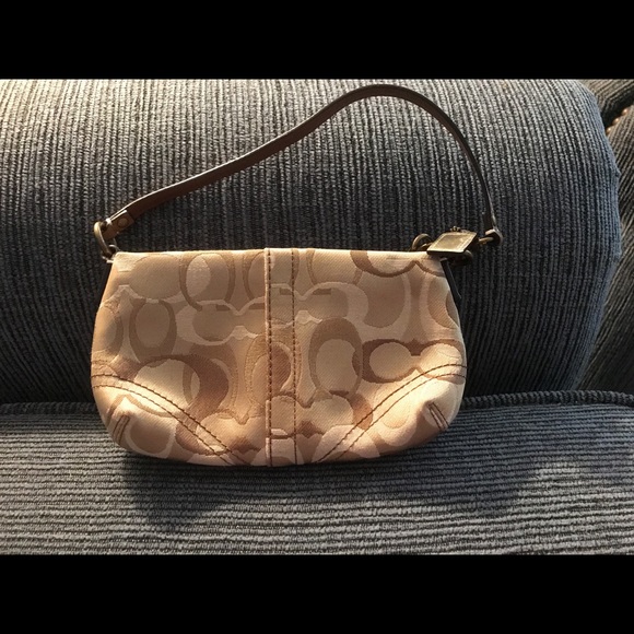 Coach Wristlet !! - Picture 3 of 4