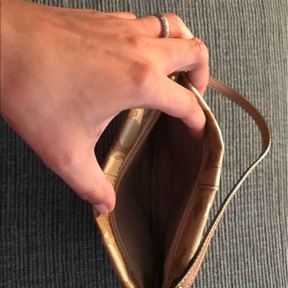 Coach Wristlet !! - Picture 4 of 4