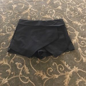 Zara skort size medium. Never worn tags still on!