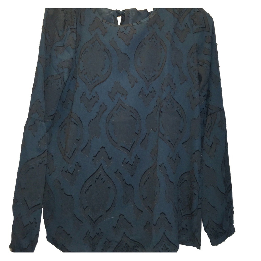 Lantern-sleeve blouse