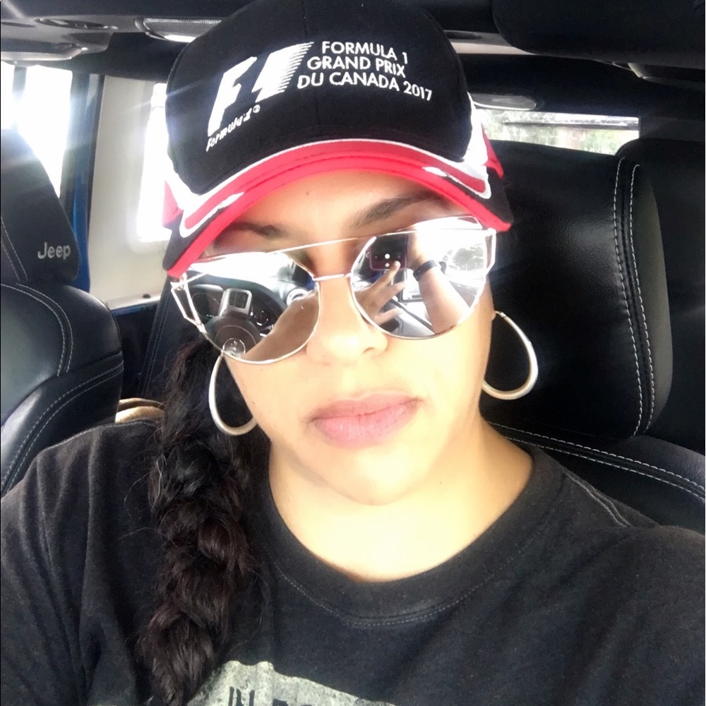 🆕Mirrored 🐱 Eye Shades With Gold Tone Frames