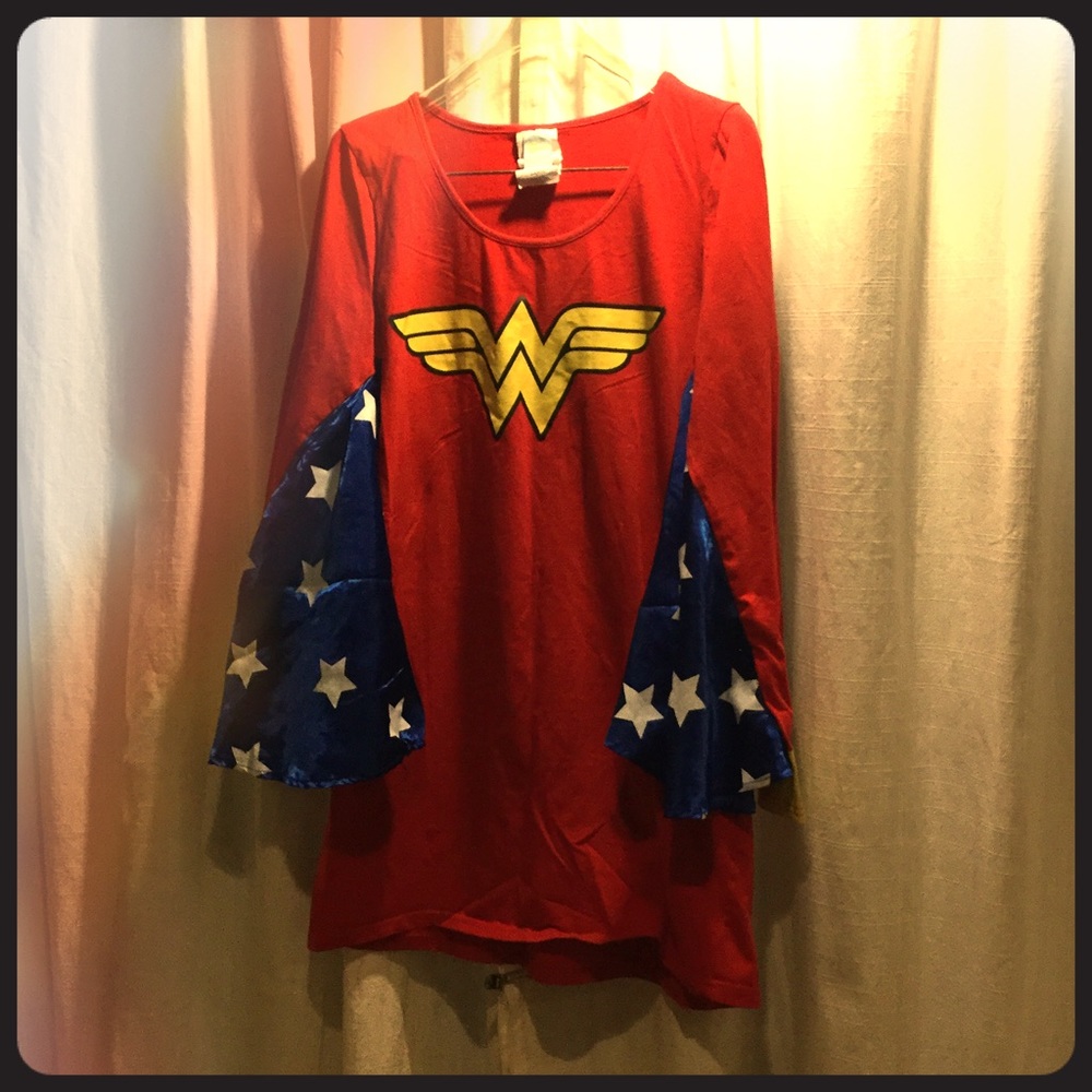 Wonder woman T-shirt with batwings