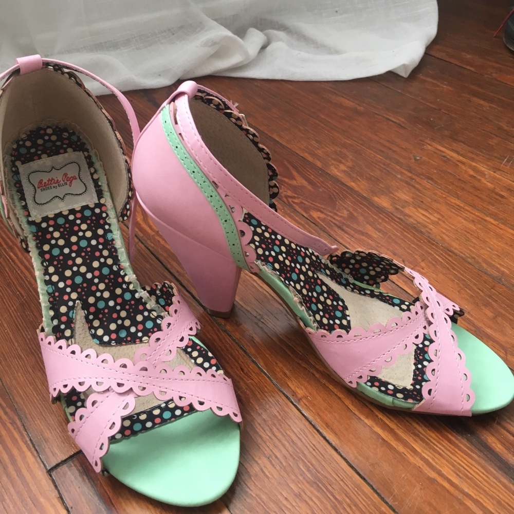 Bettie Page shoes by Ellie
