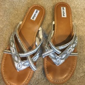 Not Rated size 7.5 Flip flop sandals
