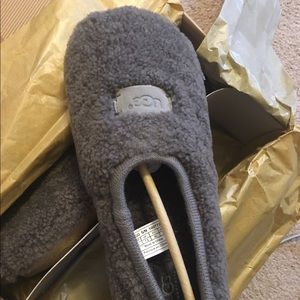 UGG women's Birche slippers brand new