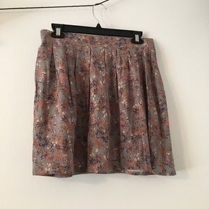 Cute midi skirt w/floral pattern