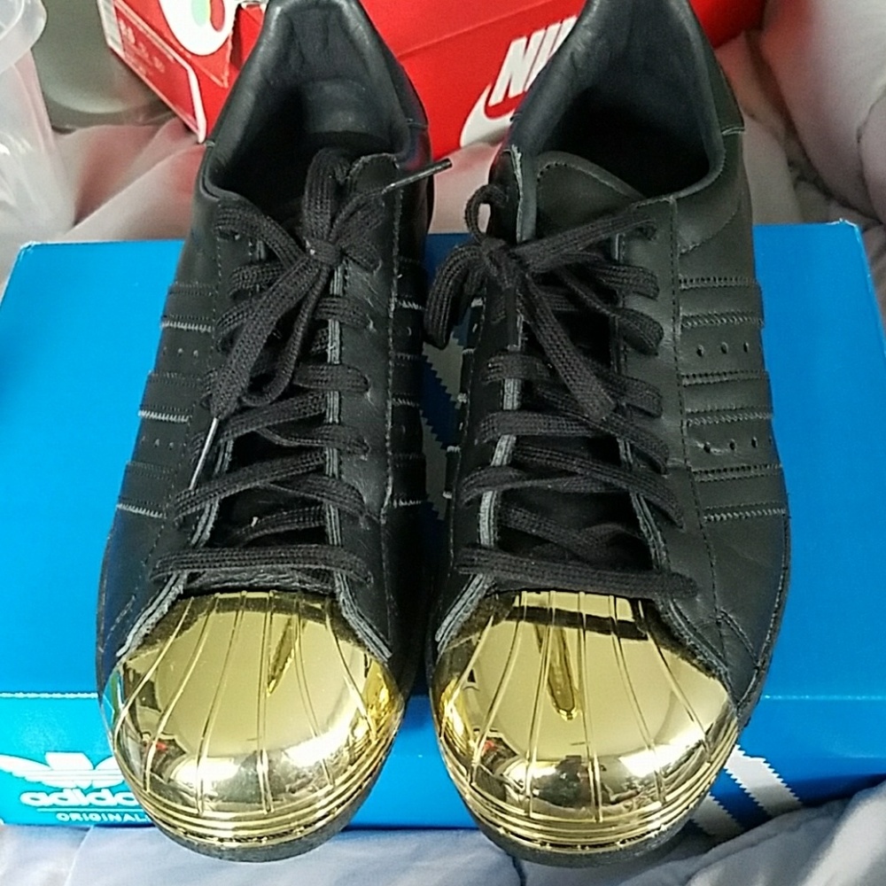 Gold toe Shell toe Adidas