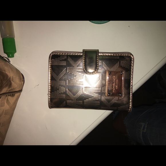 Rose Gold Michael Kors purse and matching wallet - Picture 2 of 3
